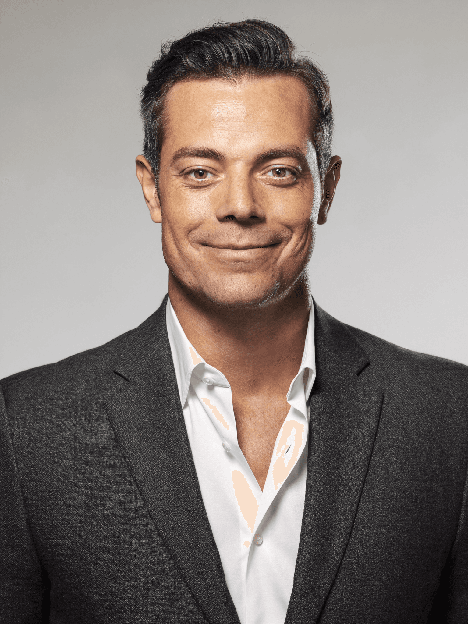 Modern Neutral real estate agent headshot example